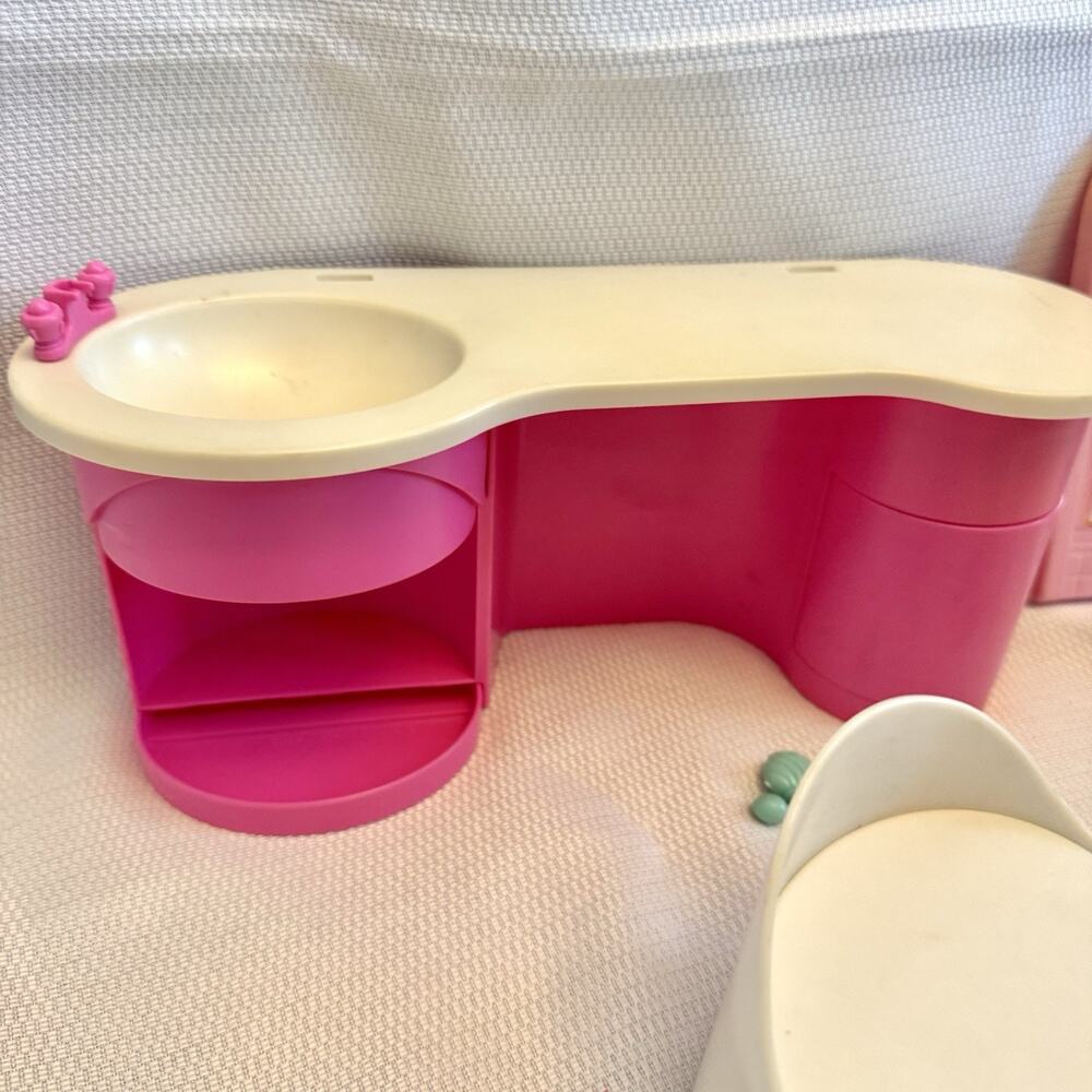 MATTEL Barbie Beauty Center Playset 1991 Pink Bathroom Vanity And Accessories - Picture 10 of 16